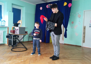 A może czerwona chusteczka wcale nie zniknęła?