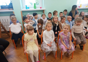 Dzieci z trzeciej grupy z Panią Martą.